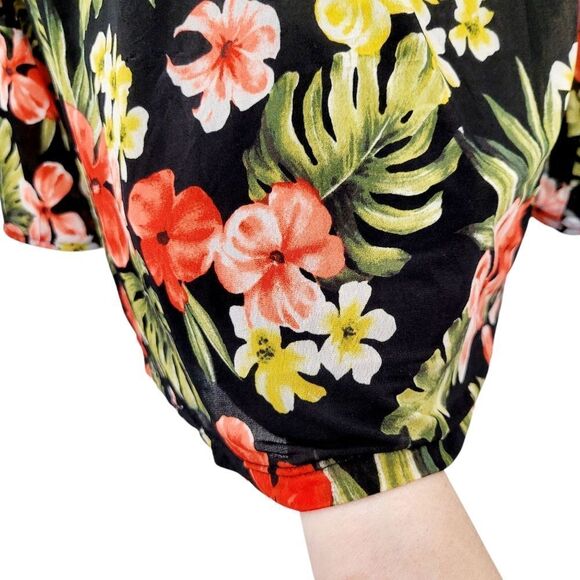 2/$20 Laura Petites Black & Red Flowers Top Blouse Size: XL - Picture 7 of 8